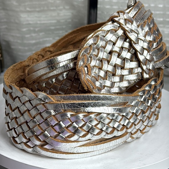 (H) Women's vintage braided silver and tan leather belt, size M - Picture 5 of 12